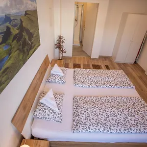 https://deluxe-new-innsbruck-center-apartment.innsbruckaustriahotels.com
