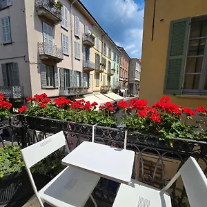 Russomanno , Como Italia