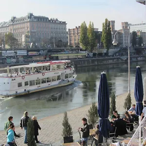 Wohnen Im Herzen Von At The Waterfront Vienna